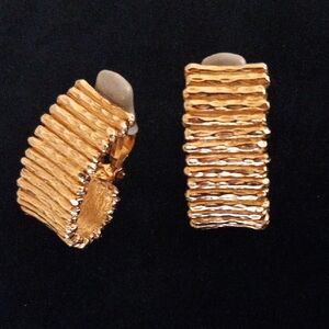 CINER Vintage Gold-Tone Textured Women's Earrings